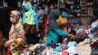 Padat Merayap Beli Baju Lebaran Di Pasar Minggu