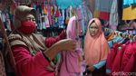 Padat Merayap Beli Baju Lebaran di Pasar Minggu