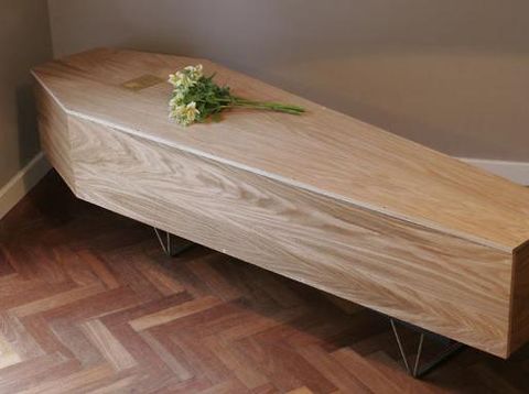 Rak Buku Bisa Berubah Jadi Peti Mati.