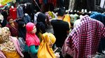 Belanja Lebaran di Pasar Tanah Abang Juga Ramai