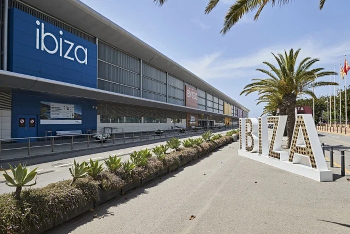 Bandara Ibiza di Spanyol