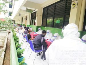143 Warga Kebon Melati Jakpus Jalani Rapid Test, 14 Orang Reaktif Corona
