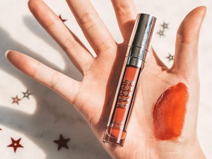 Rekomendasi 7 Lip Gloss Brand Lokal yang Bikin Wajah Segar di Hari Lebaran