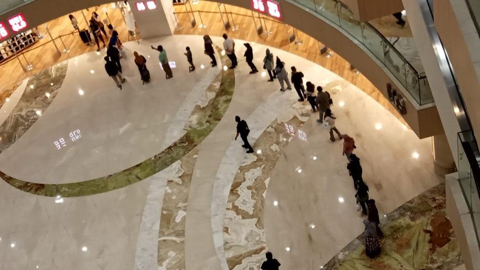 antrean di pakuwon mall