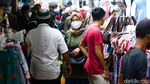 Belanja Lebaran di Pasar Tanah Abang Juga Ramai