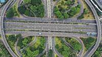 Pemerintah memprediksi pandemi COVID-19 di Indonesia akan berakhir pada Juni 2020 jika semua masyarakat disiplin dan mematuhi aturan yang berlaku, dengan begitu, diharapkan aktivitas masyarakat akan kembali normal pada Juli 2020.