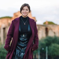 Sebenarnya, ia terjun ke dunia hiburan tanpa disengaja. Angela ditemukan oleh seorang pencari bakat di sebuah mal ketika dirinya sedang bolos sekolah. (Foto: Instagram/@therealangellocsin)