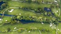Potret lapangan golf yang berada di kawasan Senayan biasanya selalu ramai, namun sejak PSBB di berlakukan kini terlihat sepi. 