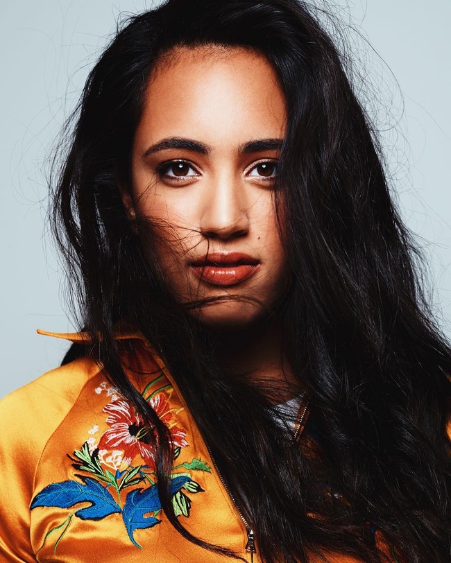 Sebelum memutuskan jadi pegulat profesional, Simone menekuni dunia modeling. Ia pernah tergabung dalam agensi model terkenal IMG Models dan menjadi Golden Globe Ambassador pertama di tahun 2018. Foto: Instagram/@simonegjohnson