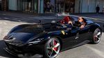 Lagak Ibrahimovic Nyetir Ferrari