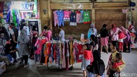 H-5 Lebaran, warga terus memadati kawasan ini.
