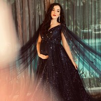 Fotonya dengan gaun hitam panjang ini merupakan foto favorit Tasya Farasya. Hal itu diungkapkannya melalui keterangan dalam foto yang mengatakan bahwa foto ini adalah salah satu hasil foto terfavoritnya dan membuatnya merasa seperti sedang tidak berada di dalam rumah. Foto: Instagram Tasya Farasya