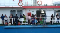 Pada H-5 Idul Fitri, arus mudik di Pelabuhan Ketapang terpantau ramai penumpang pejalan kaki dari Pulau Bali, sedangkan dengan tujuan Pulau Bali didominasi angkutan logistik.