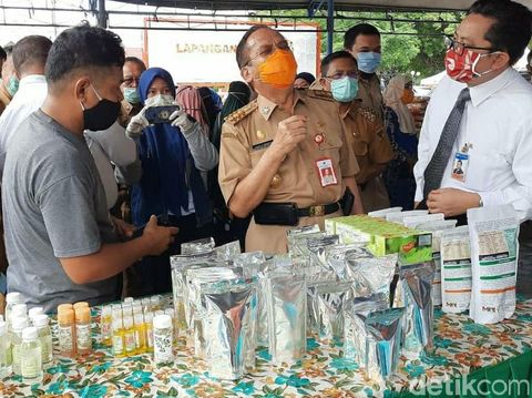 Warga serbu pasar murah yang digelar Pemprov Sulteng