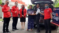 Mereka menjalankan komitmen sosialnya dengan melakukan kegiatan bakti sosial “SMiLe Berbagi” secara serentak di 11 (sebelas) kota pada tanggal 18 Mei 2020. Seperti di Surabaya ini salah satunya. Foto: dok. MSIG Life