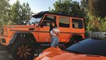 Foto di SIM Saja Cantik, Ini Gaya Kylie Jenner dengan Mobil Mewahnya