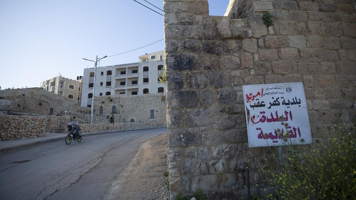 In this Tuesday, April 28, 2020 photo, a sign in Arabic reads 