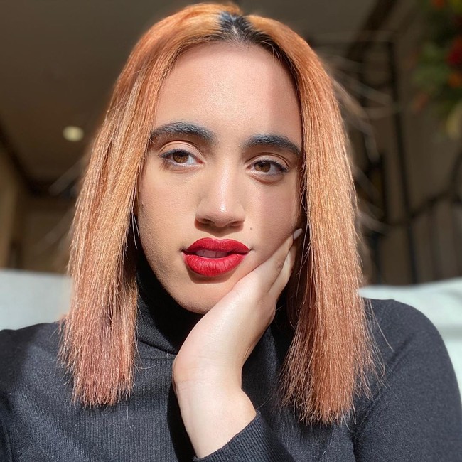 Simone memulai latihannya untuk menjadi WWE Superstar pada Februari 2020 di WWE Performance Center, Orlando, Florida. Dia merupakan atlet generasi keempat pertama dalam sejarah WWE, yang datang dari keluarga para legenda WWE termasuk kakek buyut, kakek, dan ayahnya. Foto: Instagram/@simonegjohnson