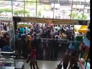 Paradoks Warga Ramai-ramai Geruduk Mal di Ciledug