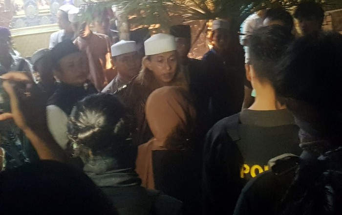 Habib Bahar bin Smith kembali dijebloskan ke bui. Bahar dianggap telah melanggar proses asimilasi yang diberikan Kemenkum HAM.