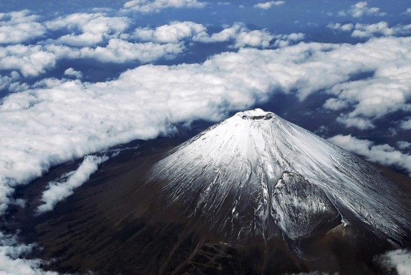 Pepatah Jepang mengatakan bahwa adalah bijak mendaki Gunung Fuji sekali seumur hidup, tapi bodoh jika melakukannya dua kali. (Getty Images/iStockphoto) Pepatah Jepang mengatakan bahwa adalah bijak mendaki Gunung Fuji sekali seumur hidup, tapi bodoh jika melakukannya dua kali. (Getty Images/iStockphoto)