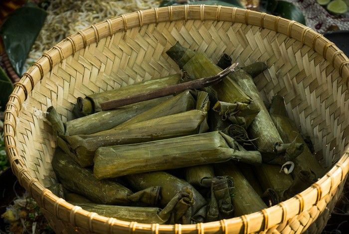 lontong Lontong, a traditional dish in Malaysia and indonesia during Eid. The rice cooked and boiled inside the banana leaf wrap.
