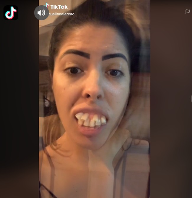 Jaqueline Alarcao adalah influencer asal Brazil. Baru-baru ini, Jaqueline jadi viral karena memperlihatkan transformasi penampilannya.  Foto: dok. TikTok, Instagram
