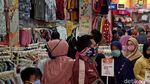 Potret Ribuan Warga Garut Berburu Baju Lebaran di Tengah Pandemi