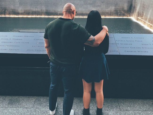 Tapi yang lebih penting adalah dia benar-benar ingin merintis jalan hidupnya sendiri, kata Dwayne Johnson. Foto: Instagram/@simonegjohnson
