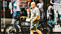 Namun jika melihat perkembangan desain yang ditawarkan motor listrik yang ada tidak kalah kece dibandingkan motor konvensional. Foto: Pool (Paultan)