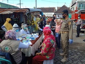 Rapid Test Massal, 6 Pengunjung Pasar Kemlagi Mojokerto Reaktif