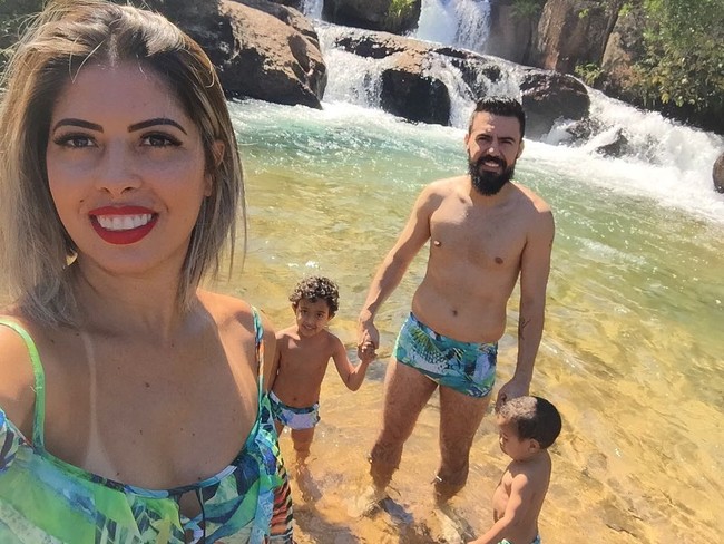 Jaqueline kerap menghadirkan konten travelling bersama suami dan anak-anaknya.  Foto: dok. TikTok, Instagram