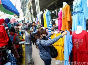 Pasar Tanah Abang Ramai Saat PSBB, Siapa Tanggung Jawab?