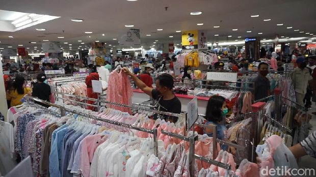 Mal di Kota Pekalongan ramai pengunjung, Selasa (19/5/2020).