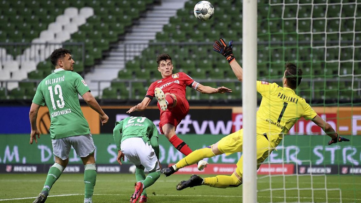 Aksi pemain Bayer Leverkusen, Kai Havertz, saat menjebol gawang Werder Bremen. (Foto: Stuart Franklin/AP Photo)