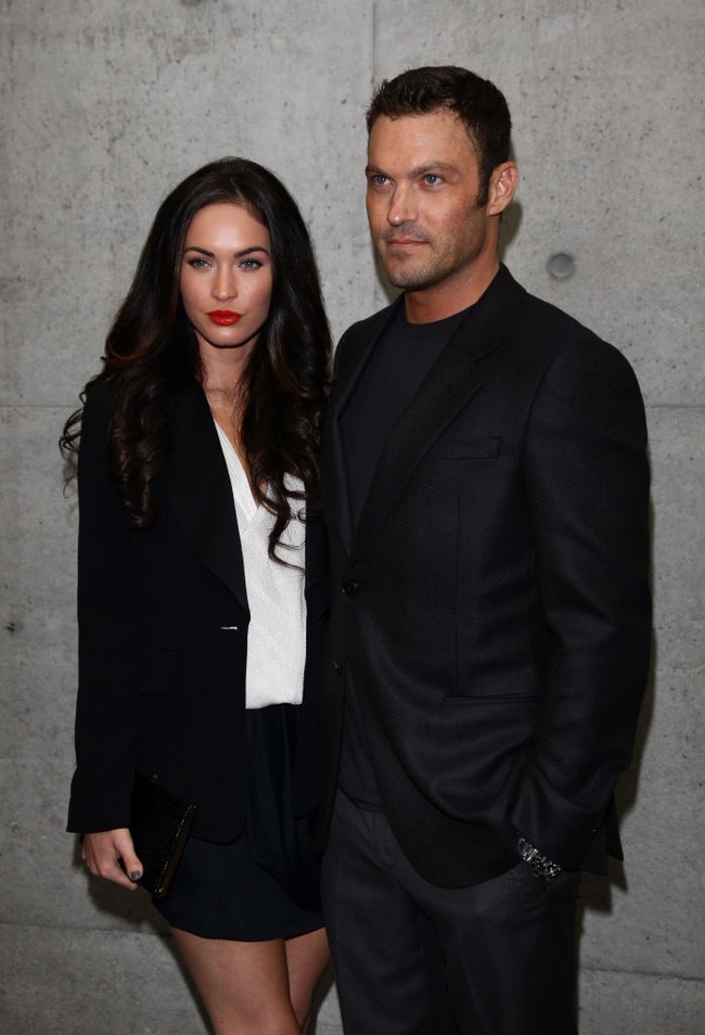 Saat tampil di karpet merah, Megan Fox dan Brian Austin berpose berdekatan, namun pose keduanya tampak formalitas belaka.  Foto: Getty Images
