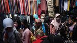 Padat Merayap Beli Baju Lebaran di Pasar Minggu