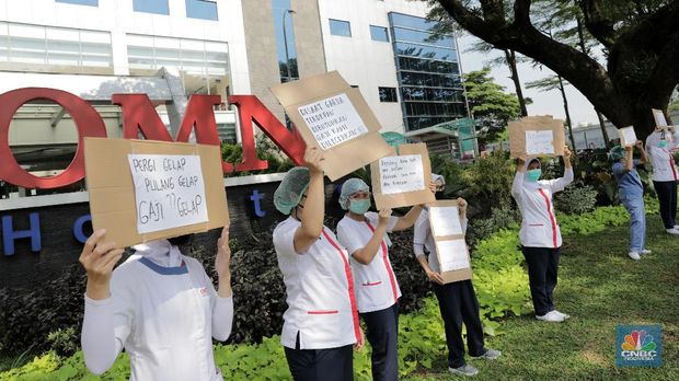 Demo Karyawan Rumah Sakit OMNI, Alam Sutera. Indonesia/ Andrean Kristianto)