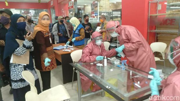 Gugus Tugas sidak ke mal yang mulai dipadati pengunjung di Kota Tegal, Selasa (19/5/2020).