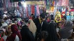Padat Merayap Beli Baju Lebaran di Pasar Minggu