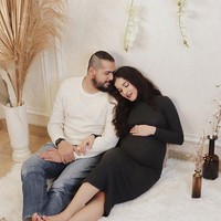 Ini adalah foto pemotretan hamil perdana Tasya Farasya bersama suaminya. Sudah cocok jadi ayah dan ibu belum nih? Foto: Instagram Tasya Farasya