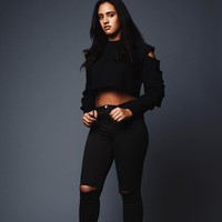 Seperti sang ayah, Simone juga memiliki perawakan tinggi besar. Tinggi badannya mencapai 177 cm dengan berat 55 kg. Foto: Instagram/@simonegjohnson