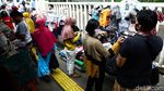 Belanja Lebaran di Pasar Tanah Abang Juga Ramai