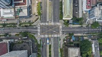 Kawasan Sarinah yang biasanya padat kini terlihat lengang.
