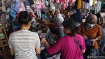 Padat Merayap Beli Baju Lebaran di Pasar Minggu