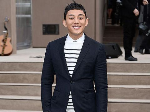 Yoo Ah In hadir di fashion show Burberry, Kensington Gardens, London, Inggris, pada 8 Januari 2014.
