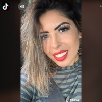 Wanita asal Brazil itu menyebut bahwa seperti itu penampilan di masa lalunya sebelum menikah dengan dokter gigi. Jaqueline kemudian bertransformasi dengan gigi yang rapi dan putih bersinar. Before and after I married a dental surgeon, tulisnya di video di TikTok. Foto: dok. TikTok, Instagram