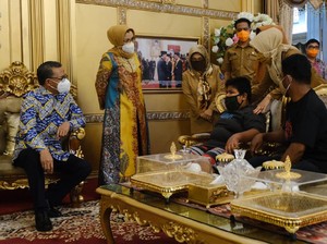 Bertemu Bocah Penjual Jalangkote Korban Bully, Gubernur Sulsel Beri Beasiswa
