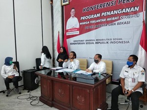 Bantuan Sosial Tak Merata, Ini Pembelaan dari Kemensos