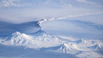 Aktivitas di Gunung Berapi Klyuchevskoy. Foto: NASA Earth Observatory